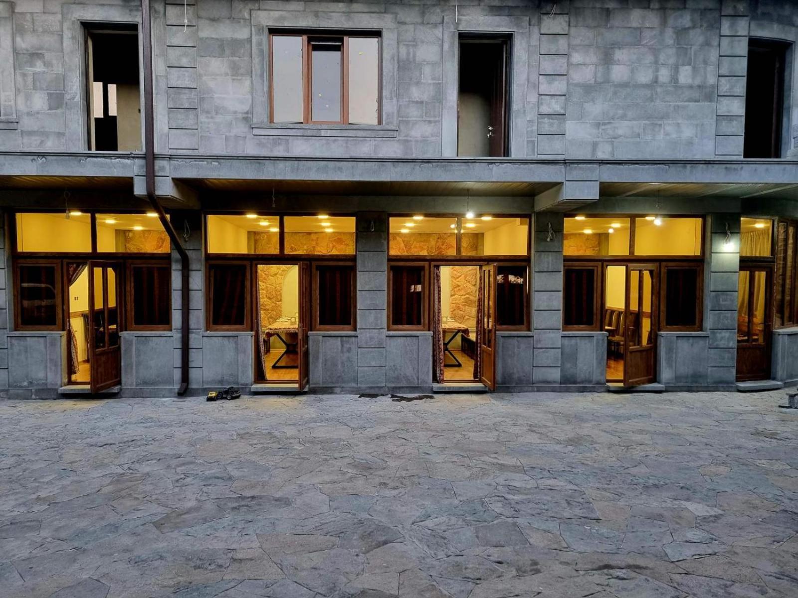 Rubin Hotel Goris Exteriör bild